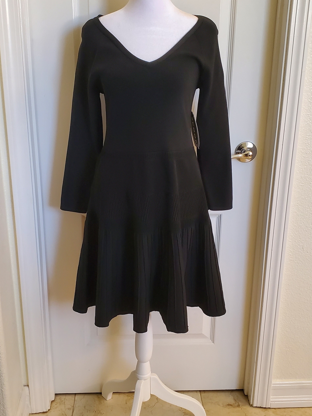 NWT Women's Black V-Neck Long Sleeve Knit Fit-and-Flare Dress- Size S
